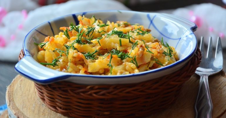 Бигус из свежей капусты: 5 самых вкусных рецептов сытного блюда
