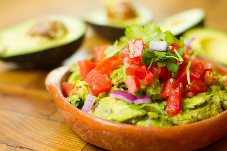 Как готовить гуакамоле: 6 популярных рецептов мексиканской закуски