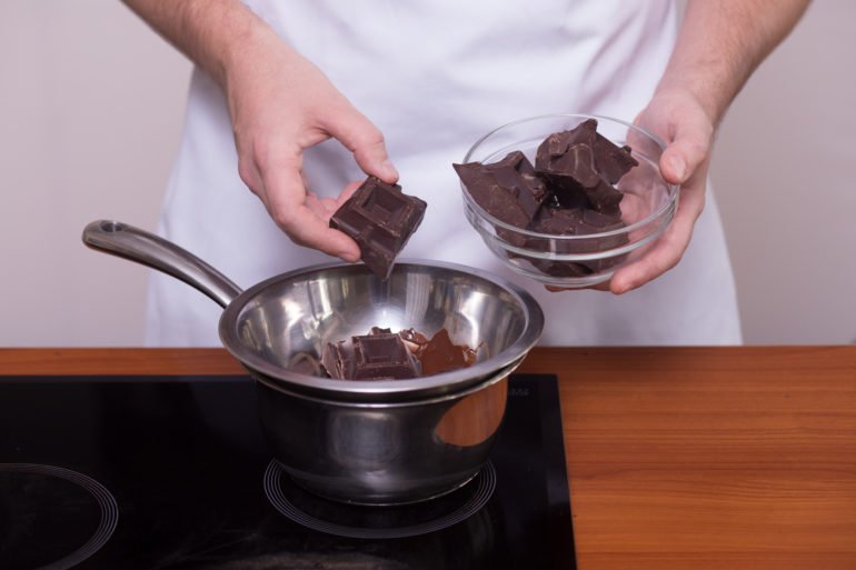 Как разлить шоколад: 3 наиболее результативных метода