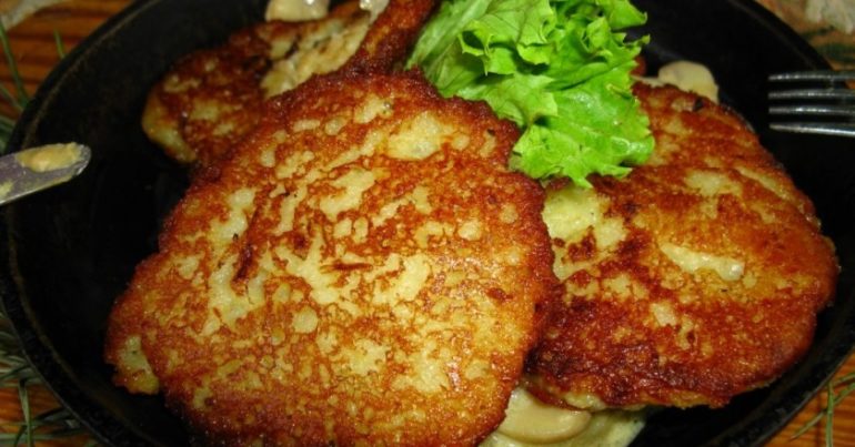 Картофельные оладьи: 7 самых вкусных и аппетитных рецептов