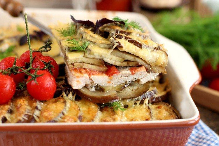 15 замечательных рецептов баклажанов с помидорами и чесноком