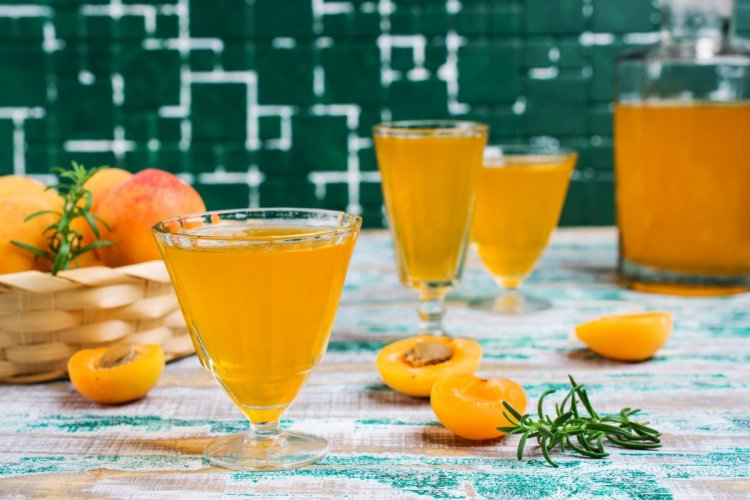 12 превосходных рецептов абрикосовой настойки