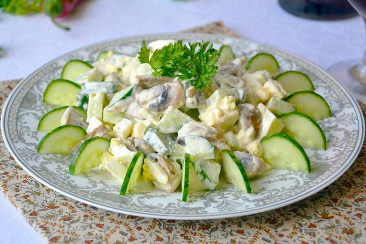 20 увлекательных салатов с обжаренными грибами