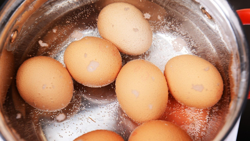 как приготовить яйцо: время варки яиц всмятку, вкрутую, в мешочек