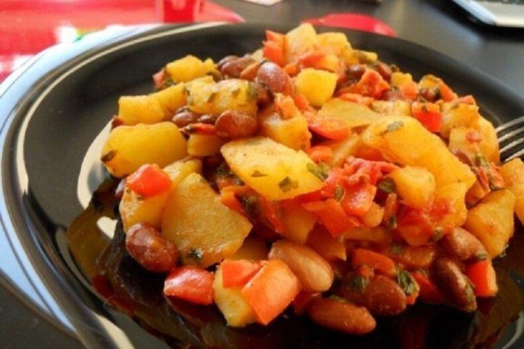 20 замечательных рецептов тушеной картошки