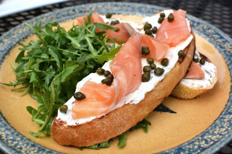 15 замечательных рецептов тостов с лососем