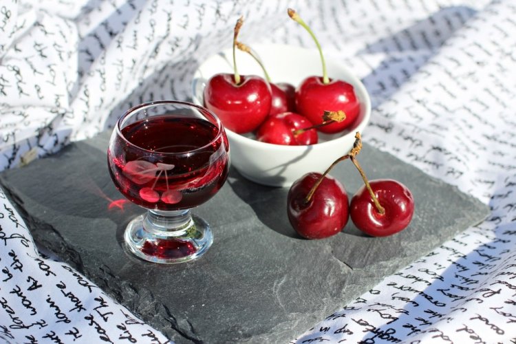 15 легких методов приготовления ликера из вишни