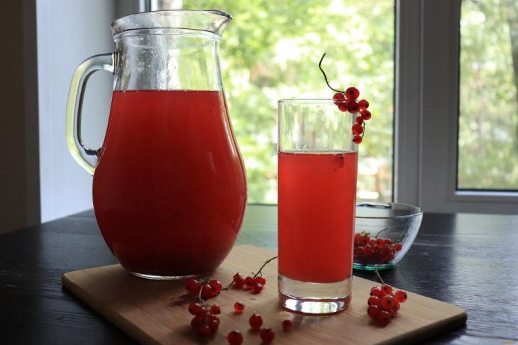 10 легких рецептов фруктового напитка из красной смородины на зиму
