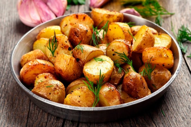 12 простых рецептов картошки по-деревенски на сковороде