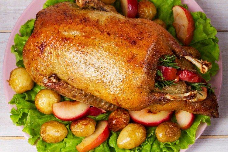 10 великолепных рецептов утки с картошкой в духовке