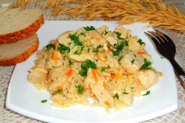 12 простых рецептов курицы с рисом в духовке