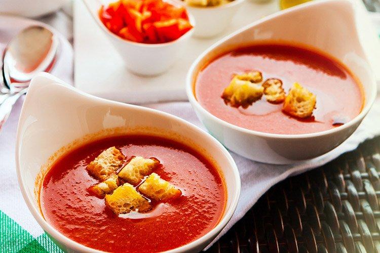 20 супов для охлаждения, которые стоит попробовать летом