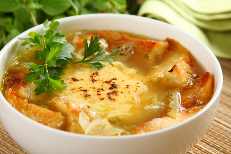 20 луковых супов, которые разнообразят ваш рацион