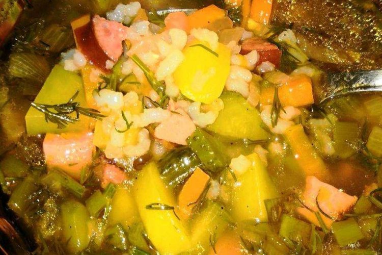 15 супов с сосисками, которые понравятся всей семье