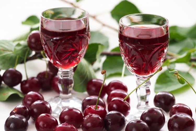 15 легких методов приготовления ликера из вишни