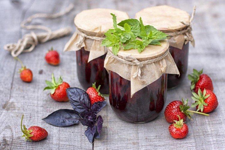 15 отличных рецептов варенья из земляники с целыми ягодами