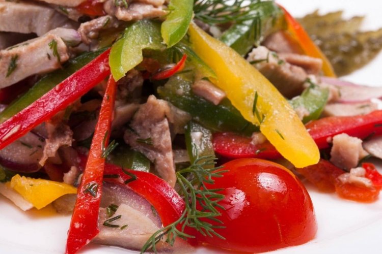 15 салатов со свиным языком, которые хочется готовить снова и снова