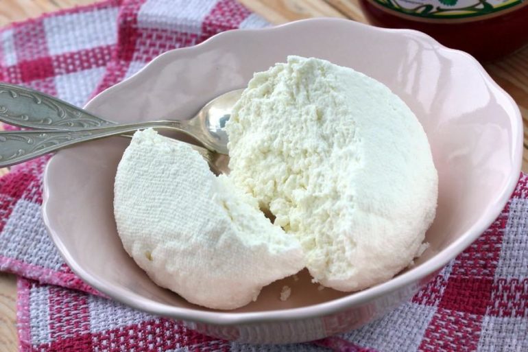 Специально для сладкоежек: 8 рецептов заварного крема для тортов и пирожных