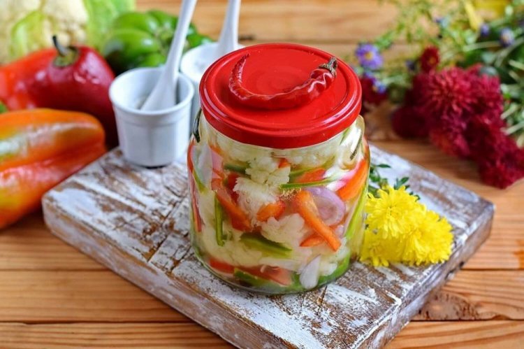 15 уникальных салатов из кольраби на холодное время года