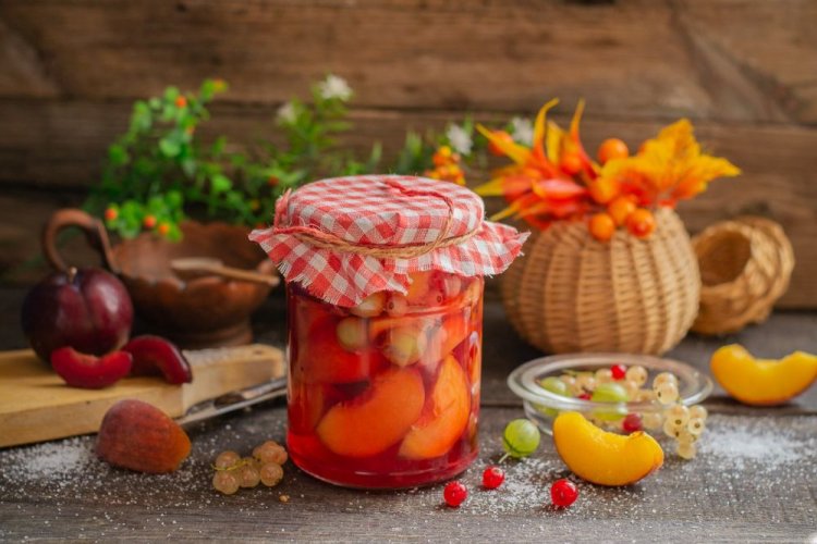 20 простых рецептов компота из персиков на зиму