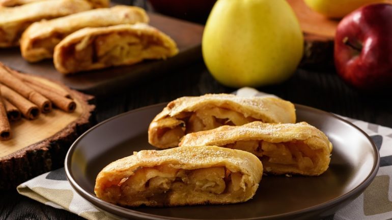7 вкуснейших рецептов штруделя с яблоками, которые следует обязательно приготовить