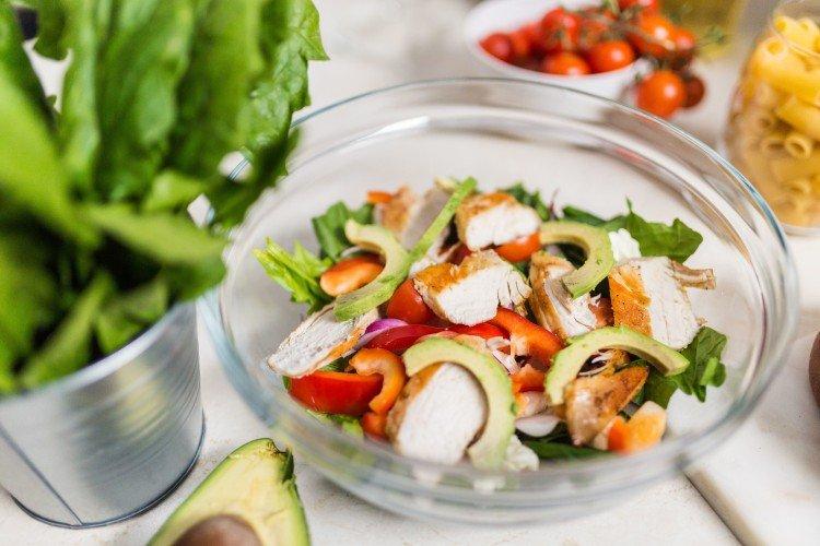 20 ярких и простых салатов с авокадо