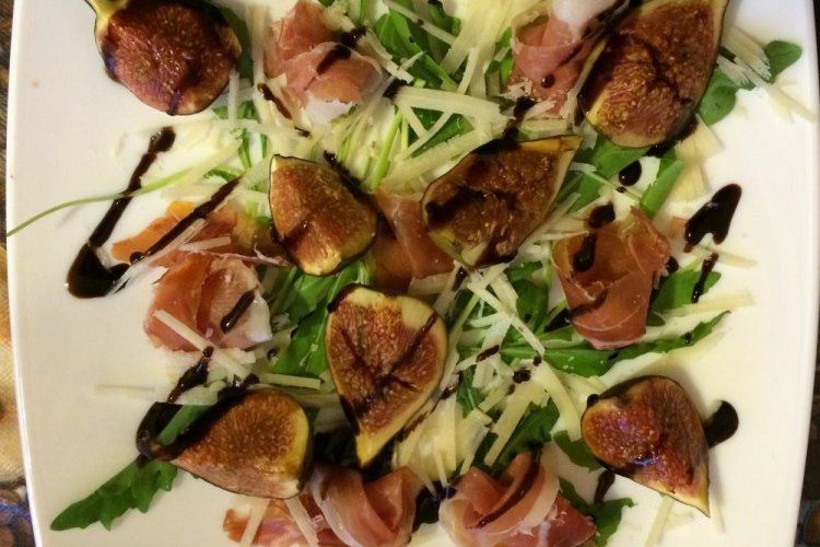 15 салатов с инжиром, которые станут вашими любимыми