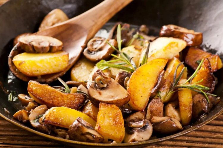 12 простых рецептов картофеля по-деревенски на сковороде