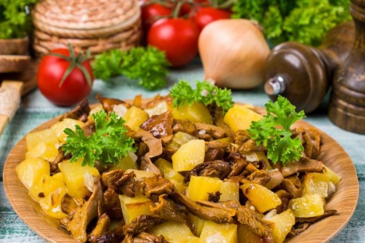 12 замечательных рецептов жареной картошки с опятами