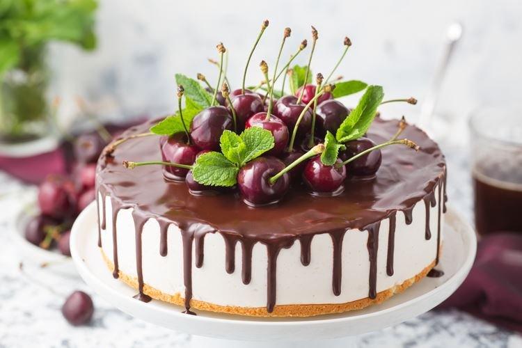 15 лёгких рецептов шоколадной глазури для торта