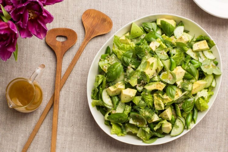 15 салатов с авокадо и огурцом, которые понравятся всей семье