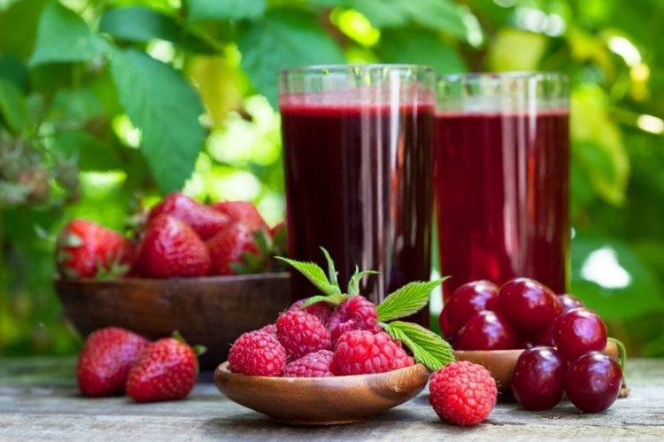 12 рецептов напитков из вишни, которые стоит приготовить