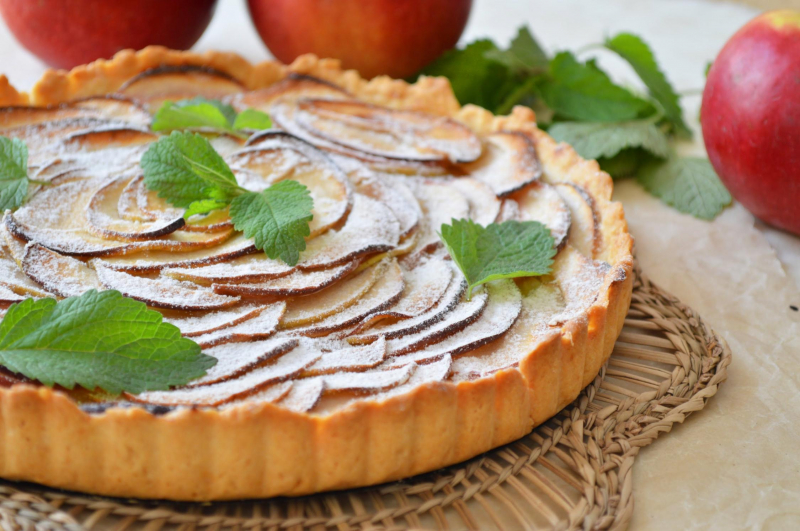 Пирог с яблоками: 7 отличных рецептов выпечки