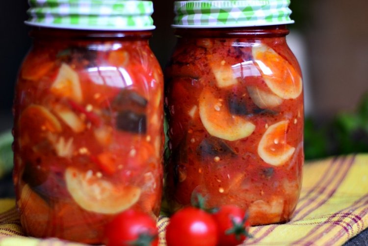 15 шикарных рецептов цукини в томатном соусе на зиму