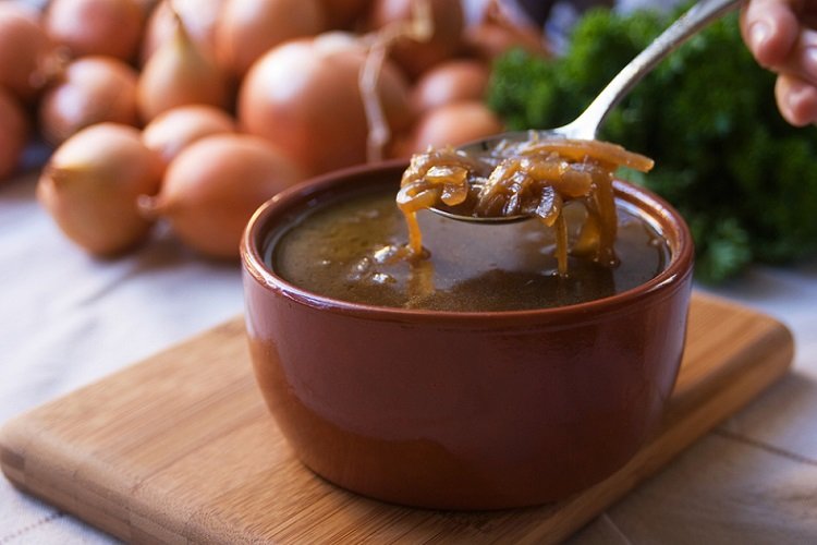 20 луковых супов, которые разнообразят ваше меню