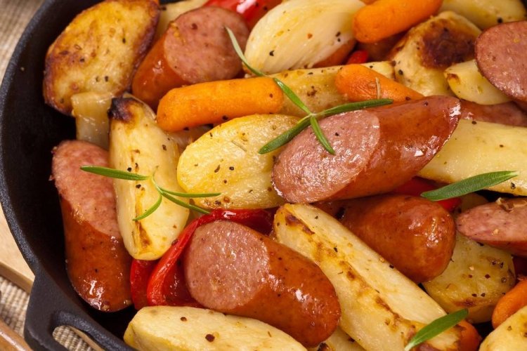 12 лучших рецептов картошки с сосисками в печи