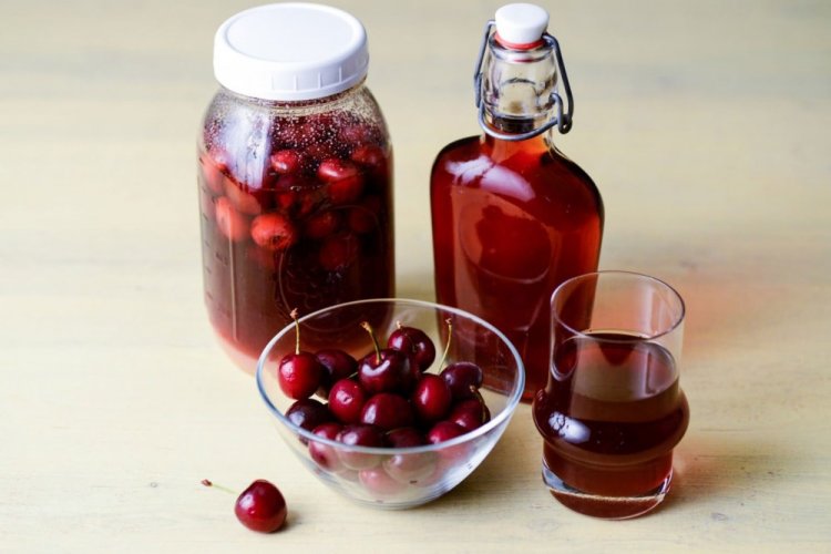 15 простых методов приготовления ликера из вишни