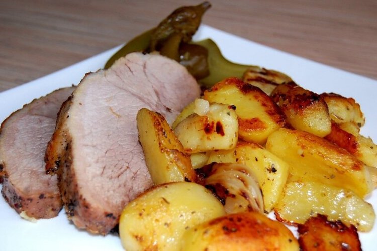 15 аппетитных рецептов свиного мяса в духовке