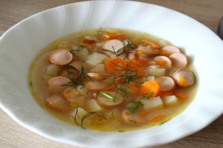 15 супов с колбасками, которые понравятся всей семье