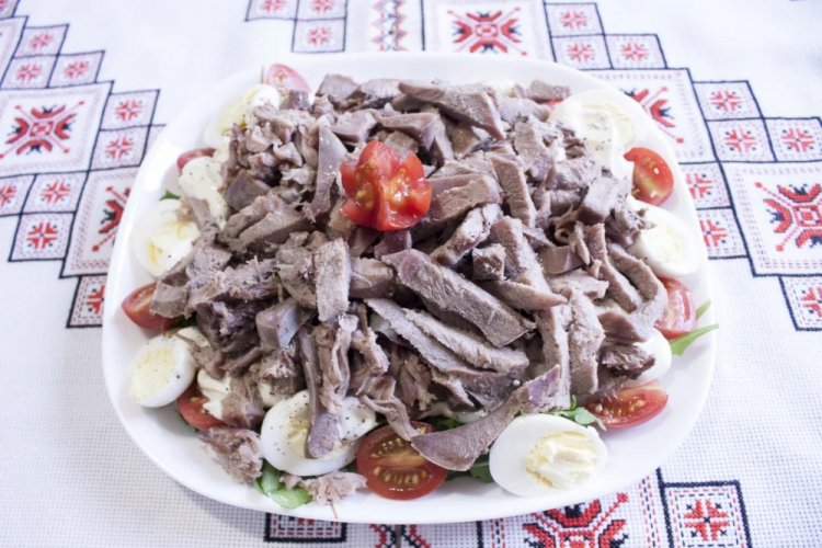 15 салатов со свиным языком, которые хочется готовить снова и снова