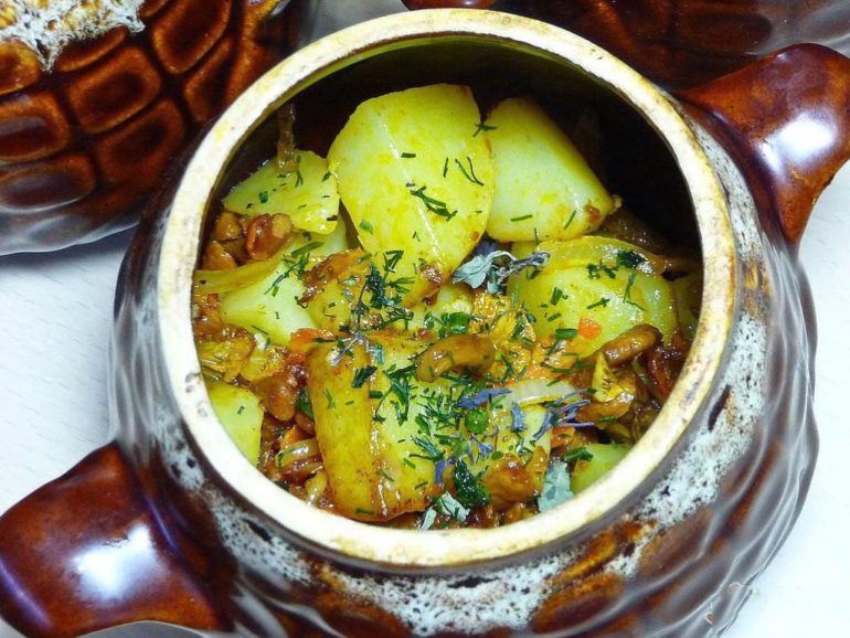 Картофель в лукошках: 8 аппетитных и легких рецептов жаркого