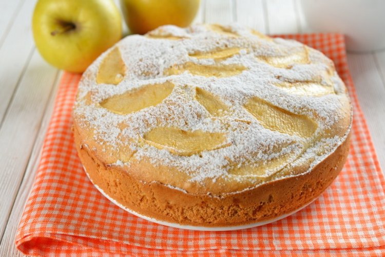 20 простых рецептов шарлотки с яблоками - с фото пошагово