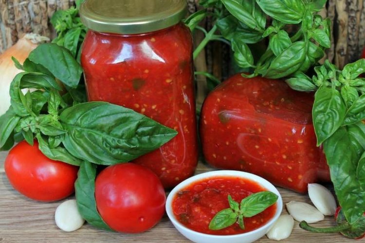 20 легких рецептов помидоров в домашнем соку на зиму