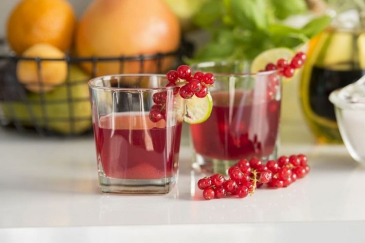 10 простых рецептов сока из красной смородины на зиму