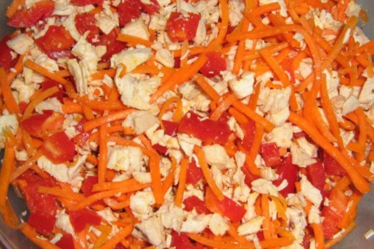 20 быстрых салатов с копченой курицей и корейской морковью