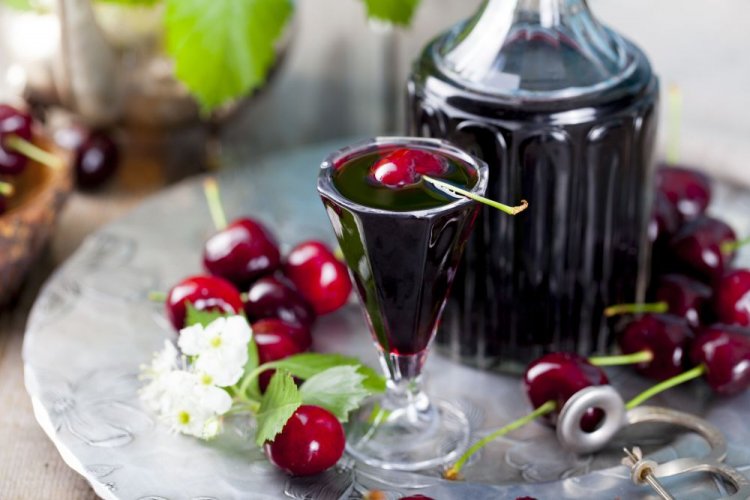 20 отличных рецептов настойки из вишни