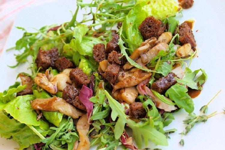 20 интересных салатов с жареными шампиньонами