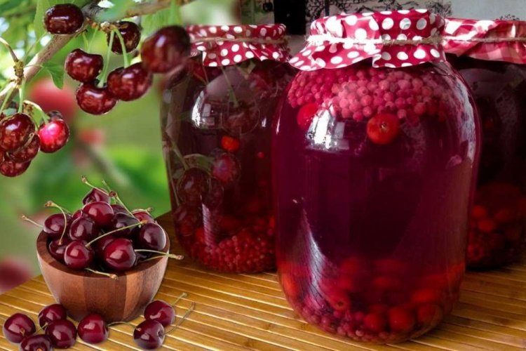 20 простых рецептов компота из вишни с косточками на зиму