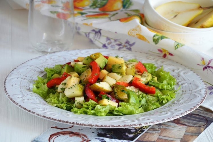 15 салатов с грушей, которые непременно удивят
