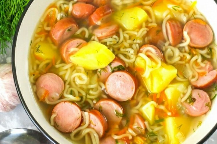 15 супов с сосисками, которые понравятся всей семье